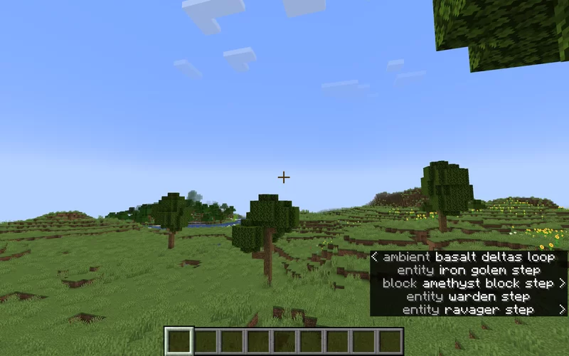 Screenshot aus dem Game Minecraft. Text und Pfeile zeigen an, aus welcher Richtung bestimmte Geräusche kommen.